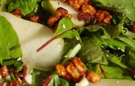 Salata cu pere si branza Roquefort
