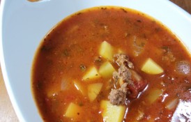 Ciorbă ardelenească de cartofi cu afumătură
