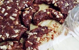Prăjitură semilună cu cacao și nucă