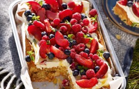 Prăjitură cu marțipan, mascarpone și fructe