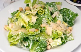 Salată Caesar clasică. Rețeta originală, simplă și gustoasă