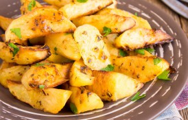 Cartofi copți cu salvie – garnitura care te scoate din orice încurcătură