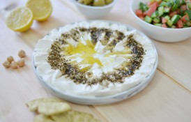 Cum faci Labneh - rețeta originală libaneză de cremă de iaurt