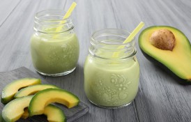 Cum faci un smoothie simplu cu avocado în doar 5 minute