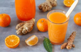 Smoothie energizant cu portocale, mandarine și ghimbir