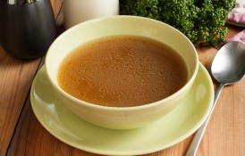 Ce este supa concentrată de vită. Cum se obține și de ce e bine să o ai tot timpul în frigider sau congelator