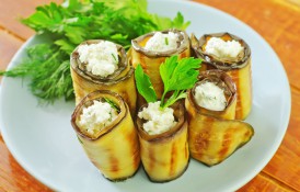 Rulouri de vinete cu brânză