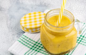 Smoothie de mango cu lapte de cocos și semințe de chia