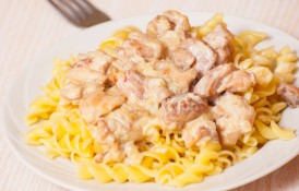 Pui cu sos alb - rețetă clasică