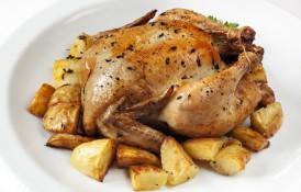Pui cu unt aromat și rozmarin la slow cooker