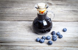 Sirop de afine care merge perfect cu apă minerală