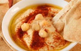 Hummus cu ceapă dulce caramelizată