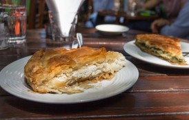 Plăcintă grecească cu brânză. Rețeta originală de tiropita