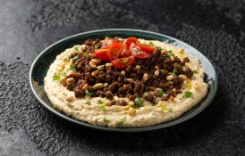 Hummus cu carne tocată de vită - o combinație sățioasă și plină de arome