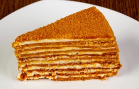 Tort Medovik - rețeta originală a tortului cu miere și smântână