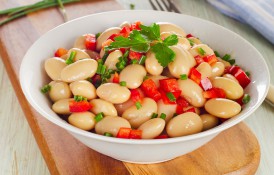 Salată de fasole boabe - cea mai simplă rețetă (5 minute)