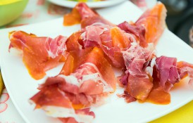 Aperitiv cu pepene galben și șuncă. Cum faci celebrul Prosciutto e Melone