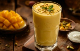 Cum să faci Mango Lassi - băutură indiană cu mango și iaurt