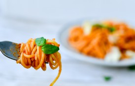 Spaghete bolognese cu ton - rețeta originală, ușor de făcut