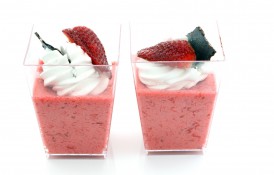 Mousse de căpșuni pentru desert la pahar