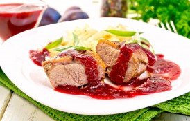 Sos de prune - cea mai simplă rețetă. Ideal pentru carne, brânzeturi și deserturi