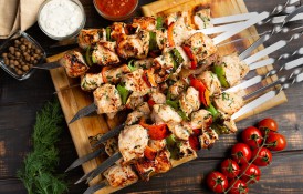 Frigărui cu sos Tzatziki