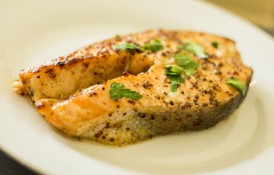 Somon marinat în sos de miere și muștar - la grill sau grătar