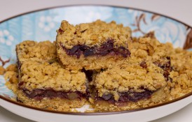 Prăjitură cu prune și nuci – rețetă tradițională, simplă și ușor de făcut