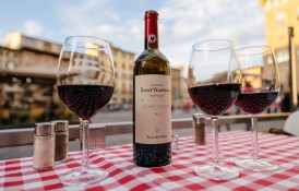 Călătorind prin Toscana: Povestea vinului Chianti