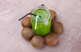 Smoothie cu kiwi și avocado