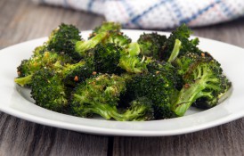 Broccoli la cuptor cu usturoi - gust delicios, beneficii uimitoare