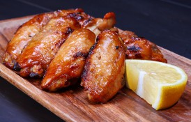 Aripioare de pui marinate – rețete simple pentru grătar, cuptor sau tigaie