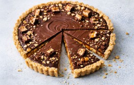 Tartă Snickers cu caramel sărat