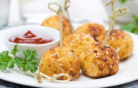 Chifteluțe de pui cu legume și susan