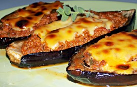 Vinete umpute cu carne la cuptor