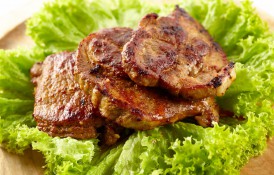 Cum faci ceafă de porc la grătar să iasă fragedă și bine făcută