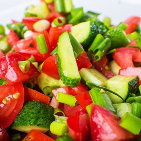 Dieta cu castraveți și roșii. Cât slăbești mâncând salată de roșii și castraveți