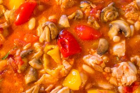 Rețetă simplă de Pui Zingara (Piept de pui cu ciuperci și sos delicios)