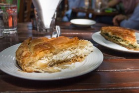Plăcintă grecească cu brânză. Rețeta originală de tiropita