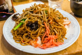 Yakisoba - Rețeta de paste prăjite japoneze pe care trebuie s-o încerci