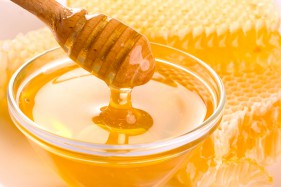 De ce se zaharisește mierea de albine și ce este de făcut