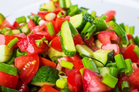 Dieta cu castraveți și roșii. Cât slăbești mâncând salată de roșii și castraveți