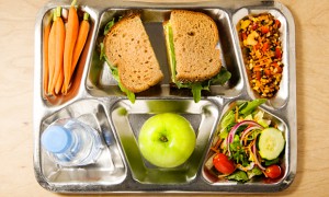 Ce mănâncă elevii la prânz, în 11 țări de pe glob
