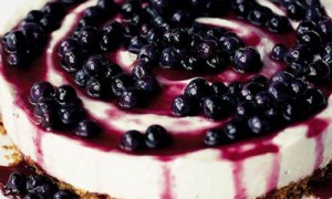 Cheesecake cu topping de afine (fără coacere)