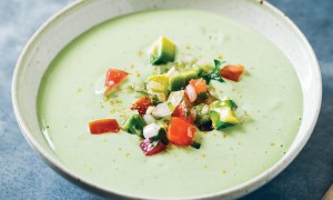 Supa de avocado cu salsa