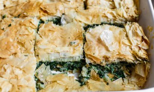 Spanakopita - plăcintă grecească cu spanac și brânză Feta