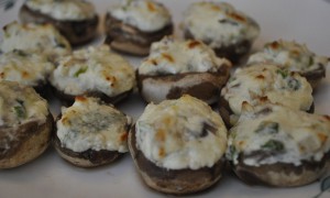 Ciuperci gratinate cu blue cheese și mozzarella