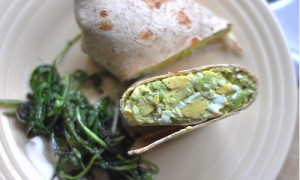 Burrito cu avocado și ou