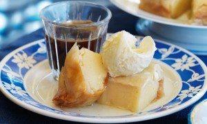 Bougatsa - plăcintă grecească cu lapte și lămâie