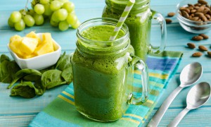 Cum faci un smoothie de detoxifiere - rețetă simplă, beneficii și cum îl consumi corect